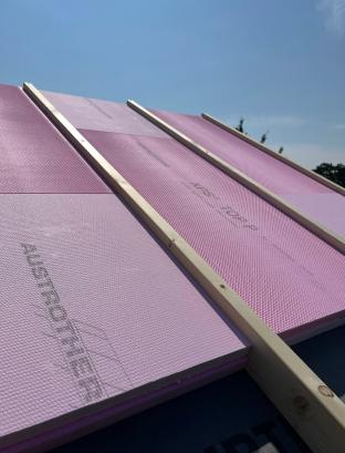 Dach Isolierung Blockhaus mit Schlafboden