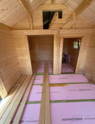 Fußboden Isolierung Blockhaus mit Schlafboden